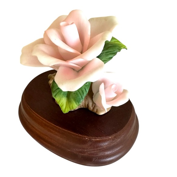 Pink Porcelain Rose Music Box - Plays- Everything is Beautiful - Picture 1 of 1